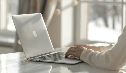 Medion prouve avec l'Akoya S6445 que l'aluminium et la finesse peuvent rimer avec performance et accessibilité
